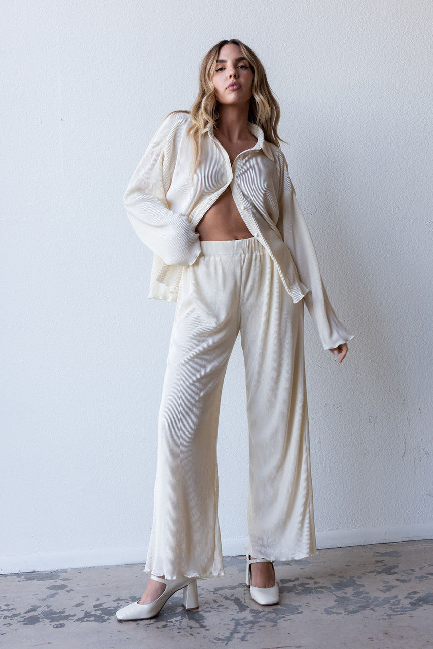 Shine All Day Pleated Pant