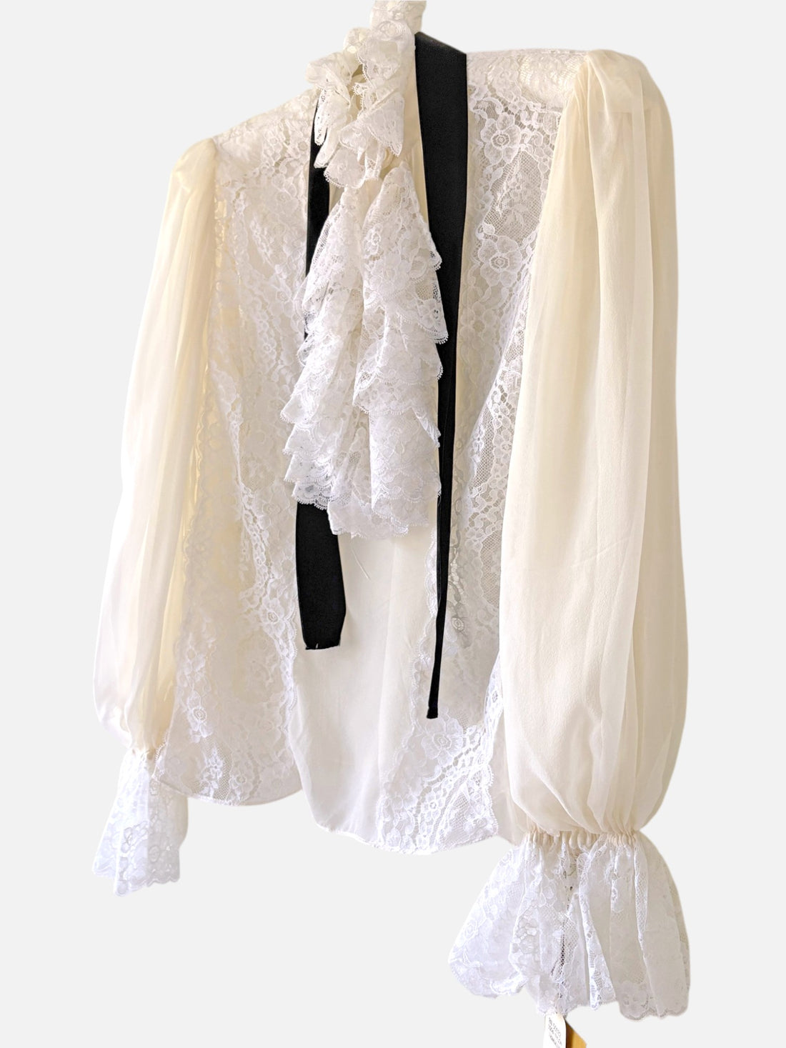 Ivory silk chiffon Oscar de la Renta blouse with voluminous sleeves