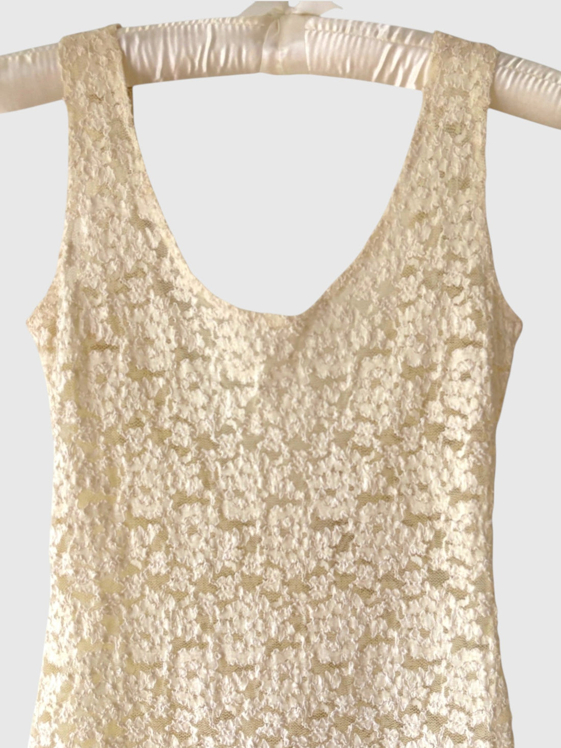 Victoria’s Secret ivory floral lace dress scoop neckline detail