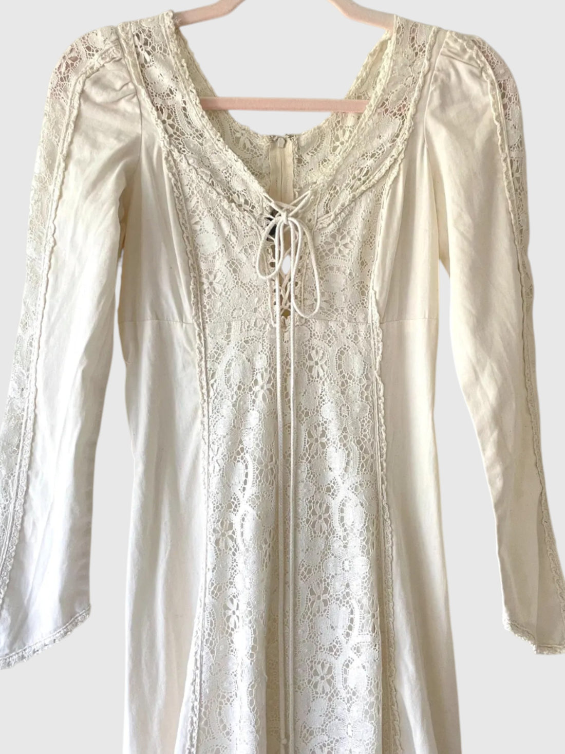 Close-up of Gunne Sax lace-up neckline with floral cotton lace trim.
