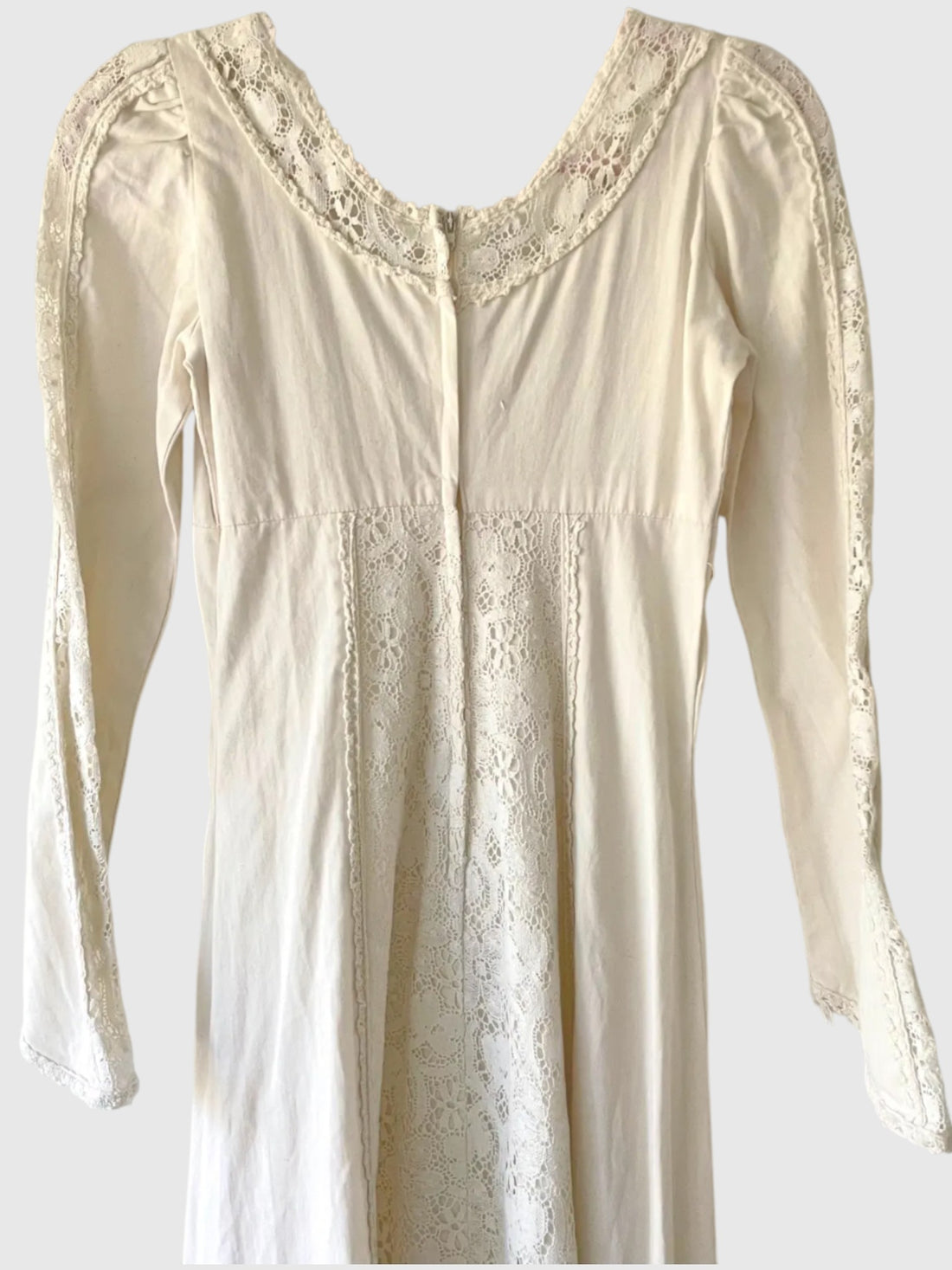 Back neckline and zipper detail on vintage Gunne Sax ivory prairie dress.