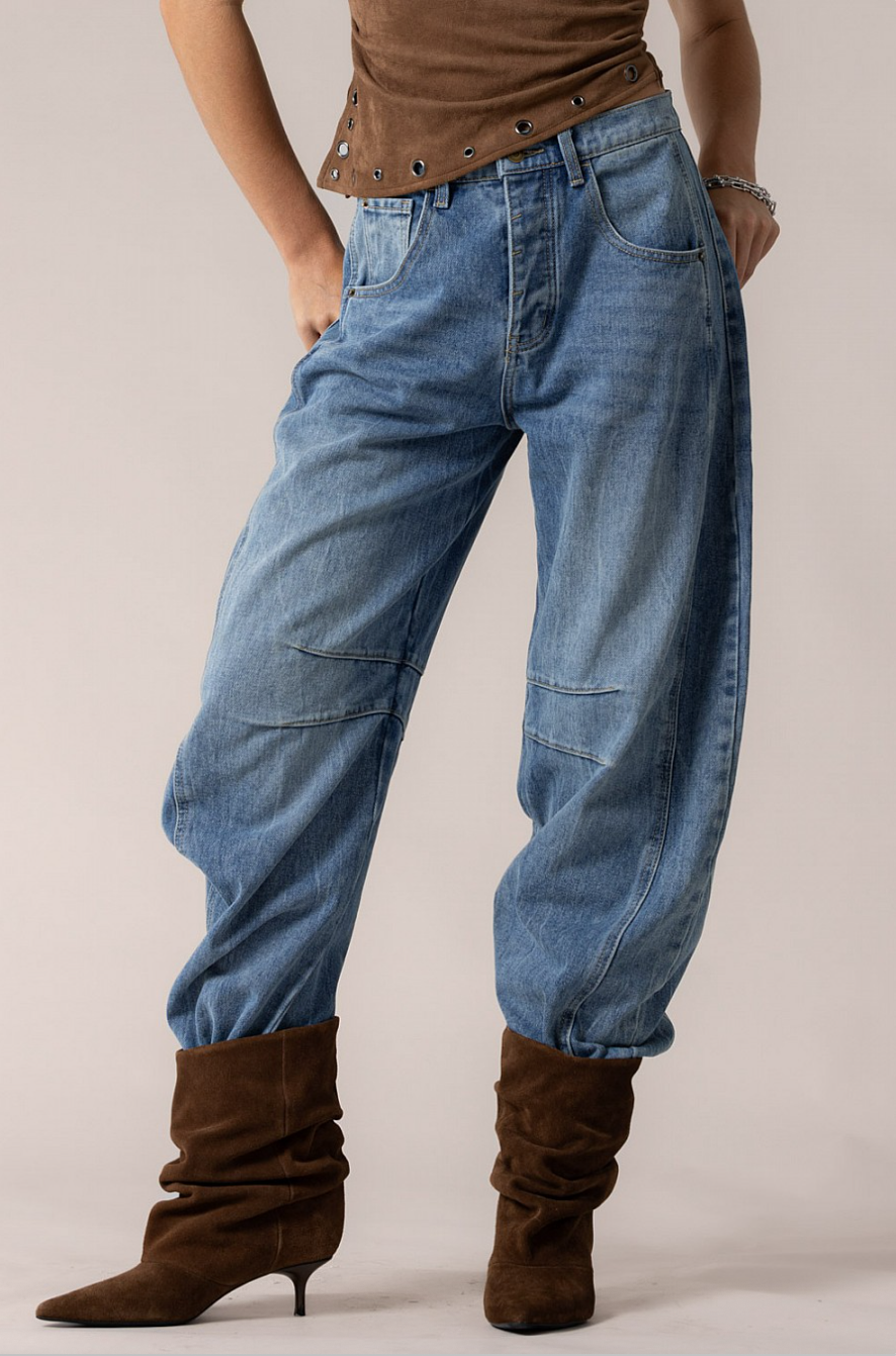 Front three-quarter view highlighting sculpted barrel shape and vintage light-blue wash.