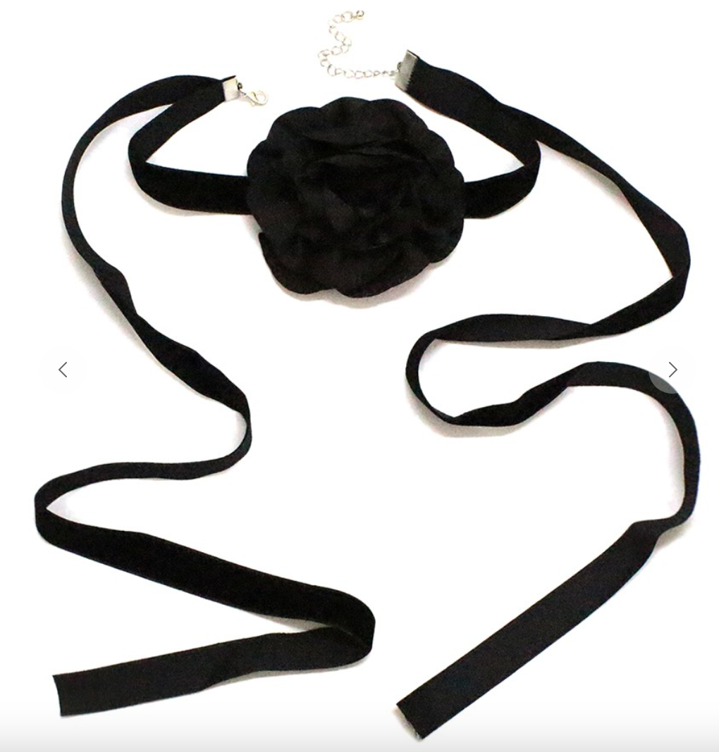 Rosette 3D Choker Ribbon Necklace In Black