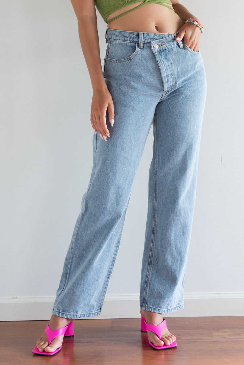 CALIstyle Crossing The Line Denim Jeans In Light Wash