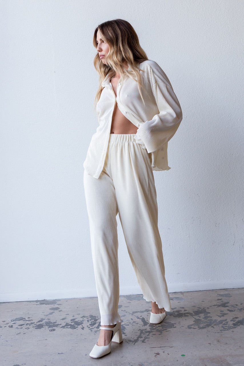 CALIstyle Shine All Day Pleated Pant In Pearl