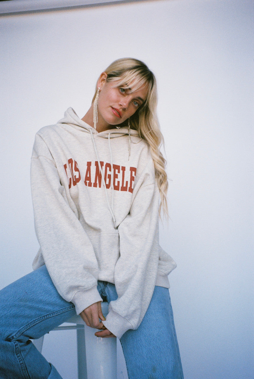 Los Angeles Dreamin' Hooded Sweatshirt In Heathered Neutral